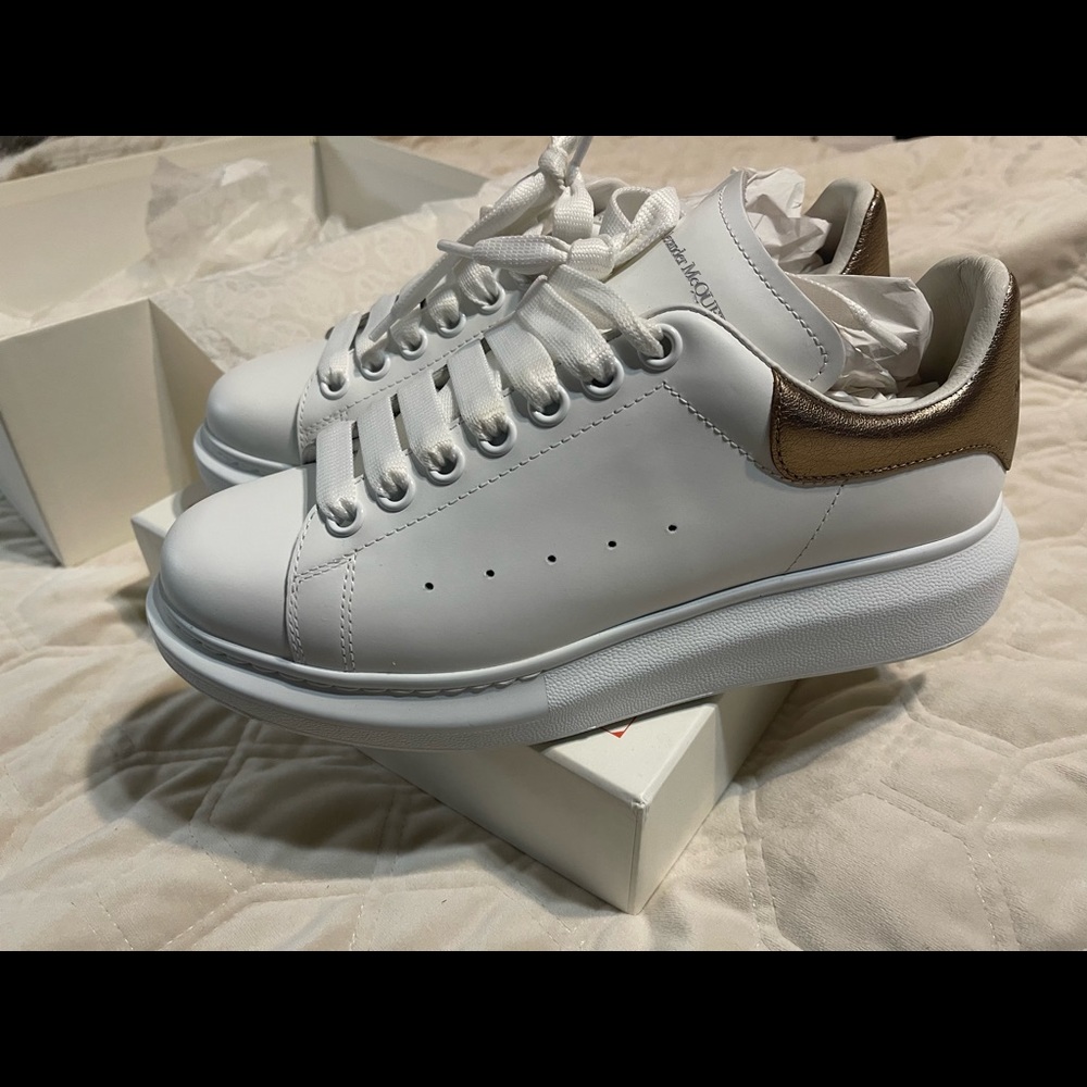 Alexander McQueen oversized sneaker